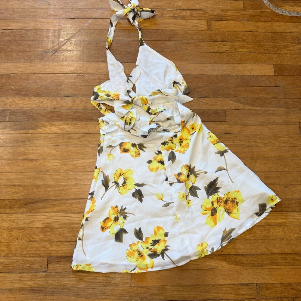 Revolve Superdown Simone White Sunflower Halter M… - image 7
